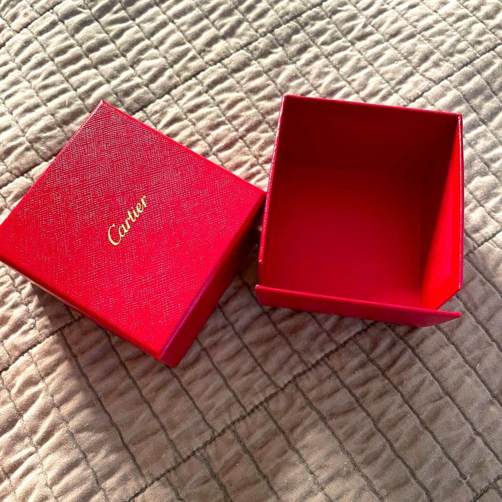 Cartier box from ring.